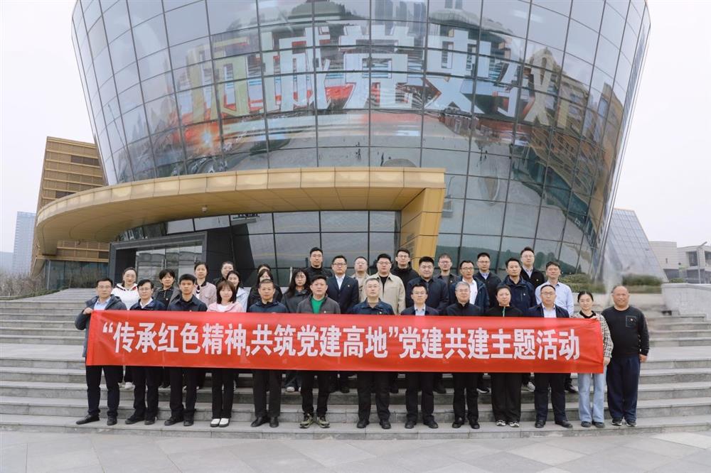 市國資委黨建與統戰工作處、宣傳與群團工作處與產(chǎn)發(fā)集團聯(lián)合開(kāi)展“黨建共建”志愿植樹(shù)活動(dòng)